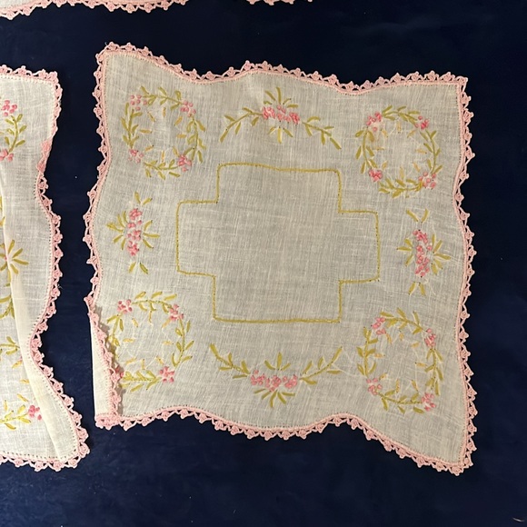 VTG Doily Set - Picture 6 of 6